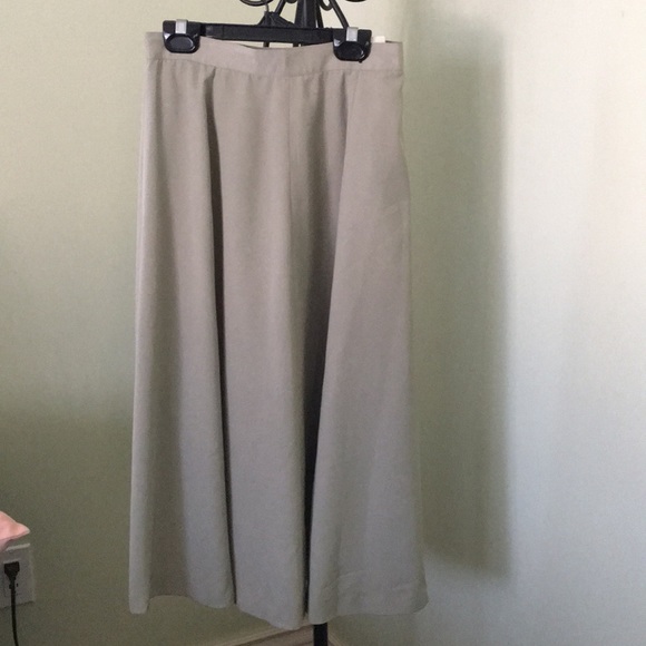 1950’s Like Stylish skirt - Picture 3 of 3